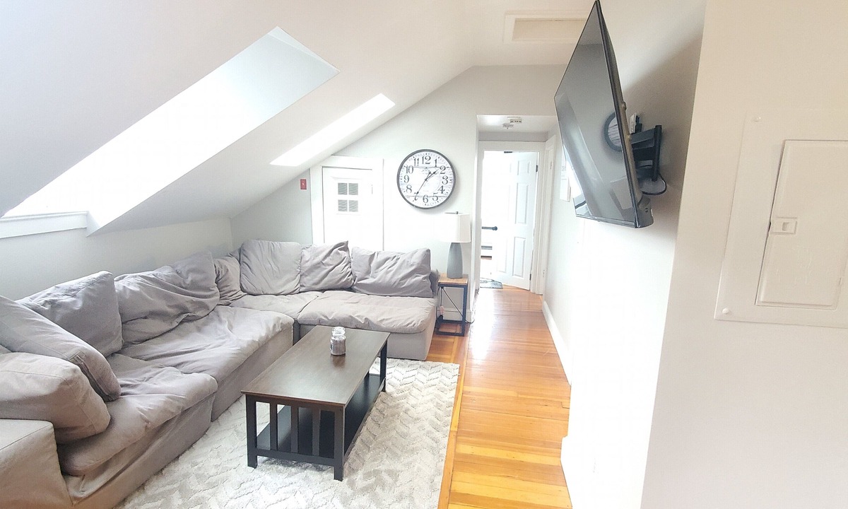 Fifth Ward Apartment | Coastal 2 bed with a view