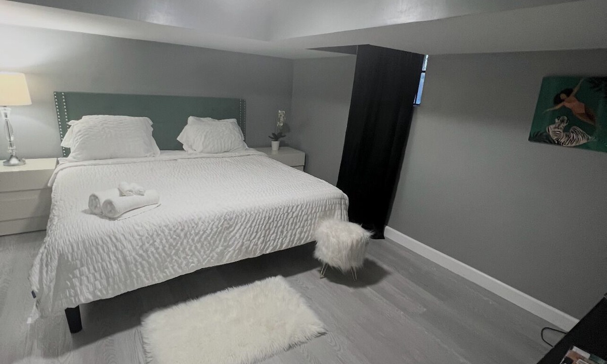 West Trenton Apartment | Spacious 3-bedroom apartment in lovely Trenton with AC