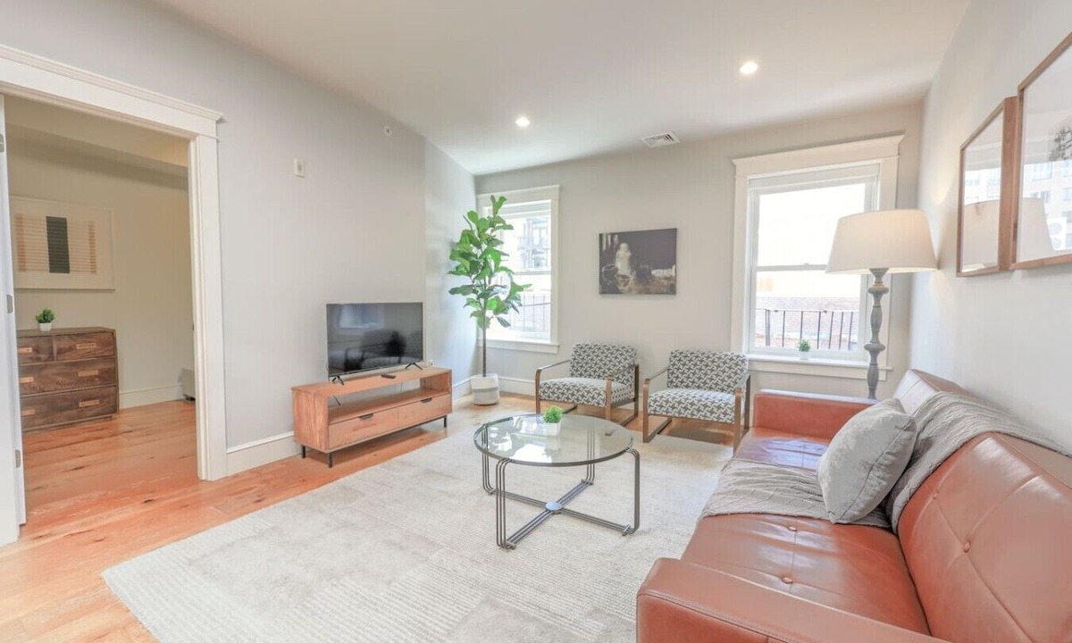 Back Bay Apartment | Classic Back Bay 1BR on Newbury Street