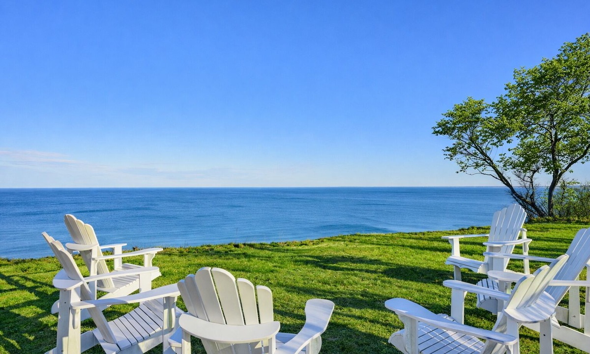 Plymouth House | Cliff House with spectacular views of Cape Cod Bay