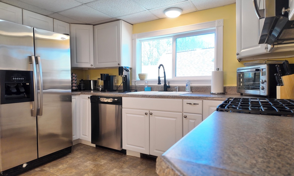 Concord Apartment | Clean Central Spacious Top Unit w/Laundry