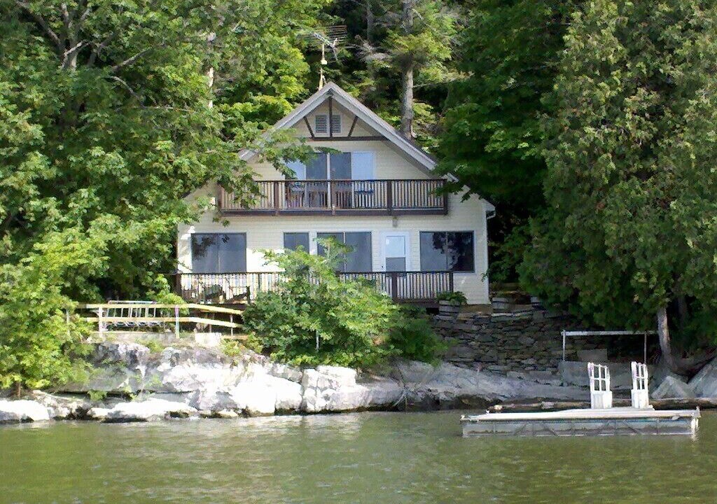 Moriah Center Cottage | Thisldu for Your Summer Vacation! Private Dock!