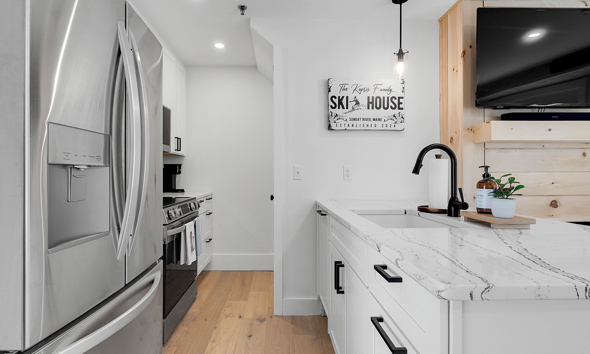 Bethel Condo | Cozy condo in charming Bethel