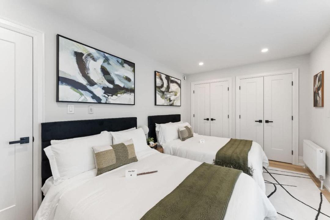 Keelesdale - Eglinton West House | Luxury Deluxe 1 BR - 2 Beds - Stylish - New Build Downtown