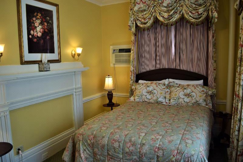 Photo of Bedroom in Top of the Hill