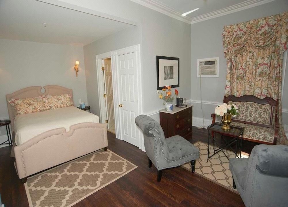 Photo of Livingroom in Top of the Hill