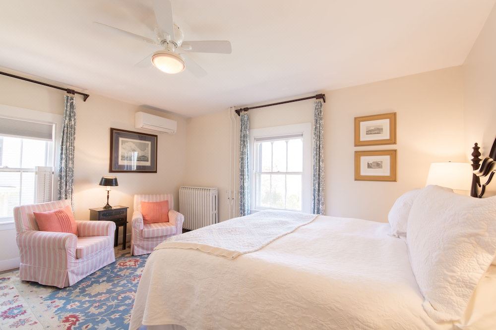 Photo of Bedroom in Top of the Hill