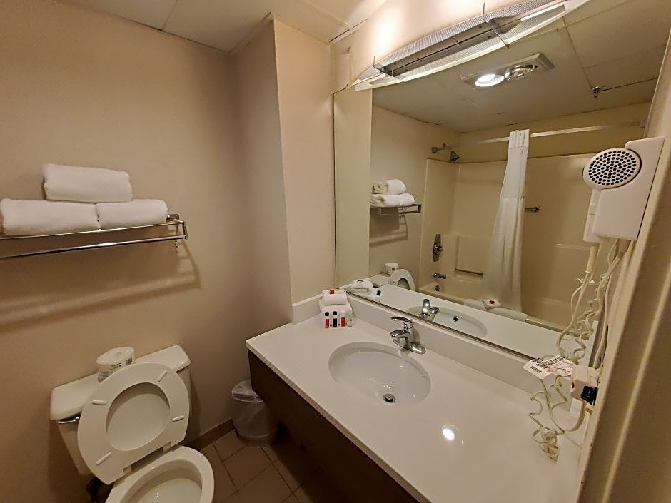 Photo of Bathroom in Conning Towers Nautilus Park