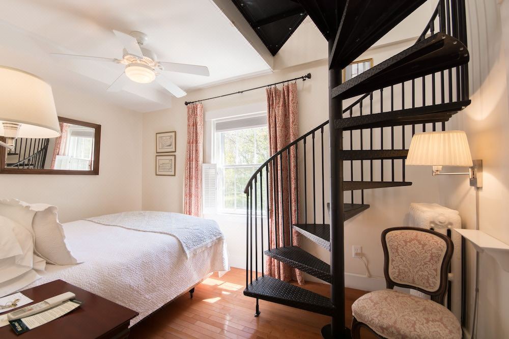 Photo of Bedroom in Top of the Hill