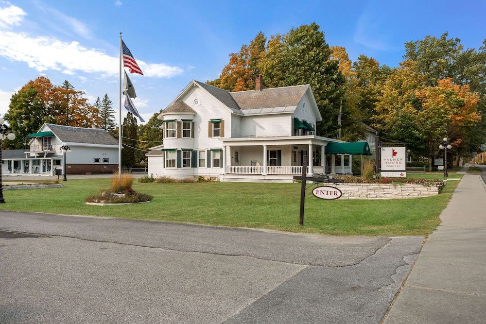 Photo of Buildings in Manchester Center