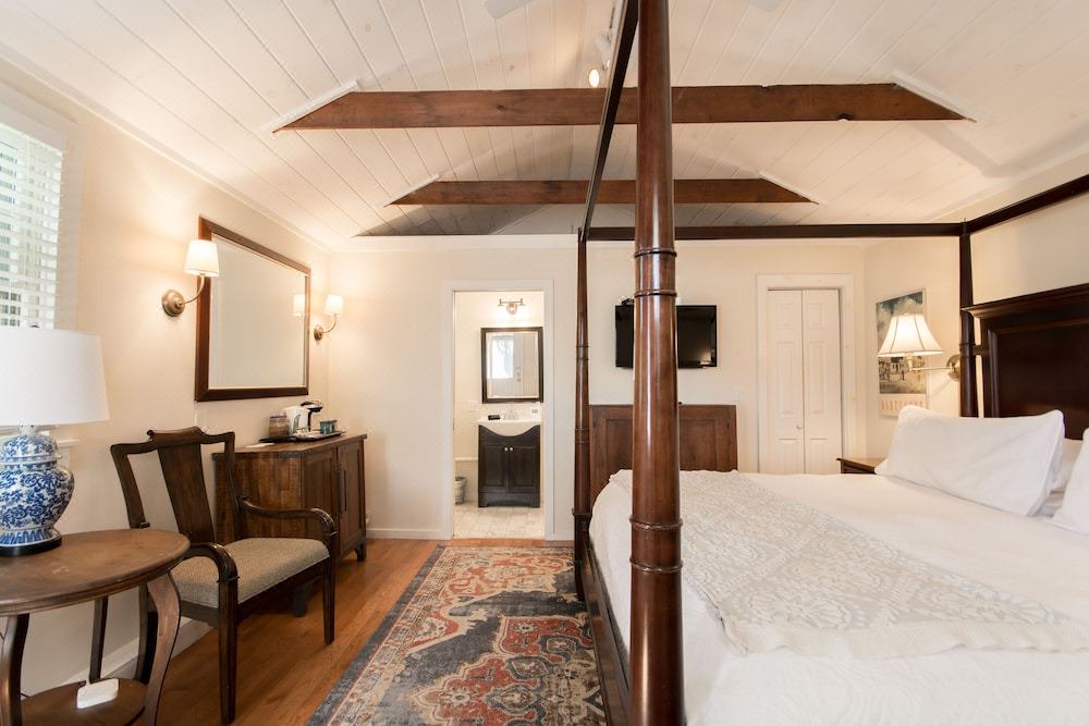 Photo of Bedroom in Top of the Hill