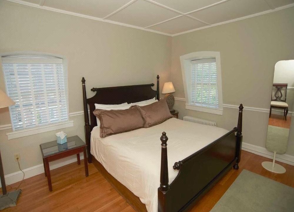 Photo of Bedroom in Top of the Hill