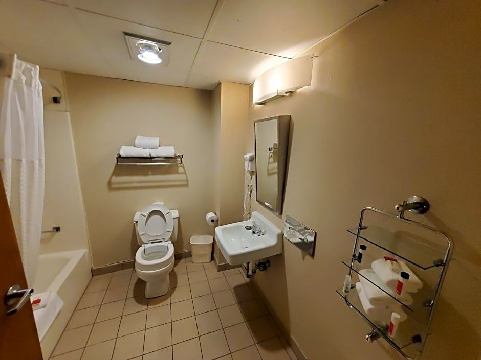 Photo of Bathroom in Conning Towers Nautilus Park