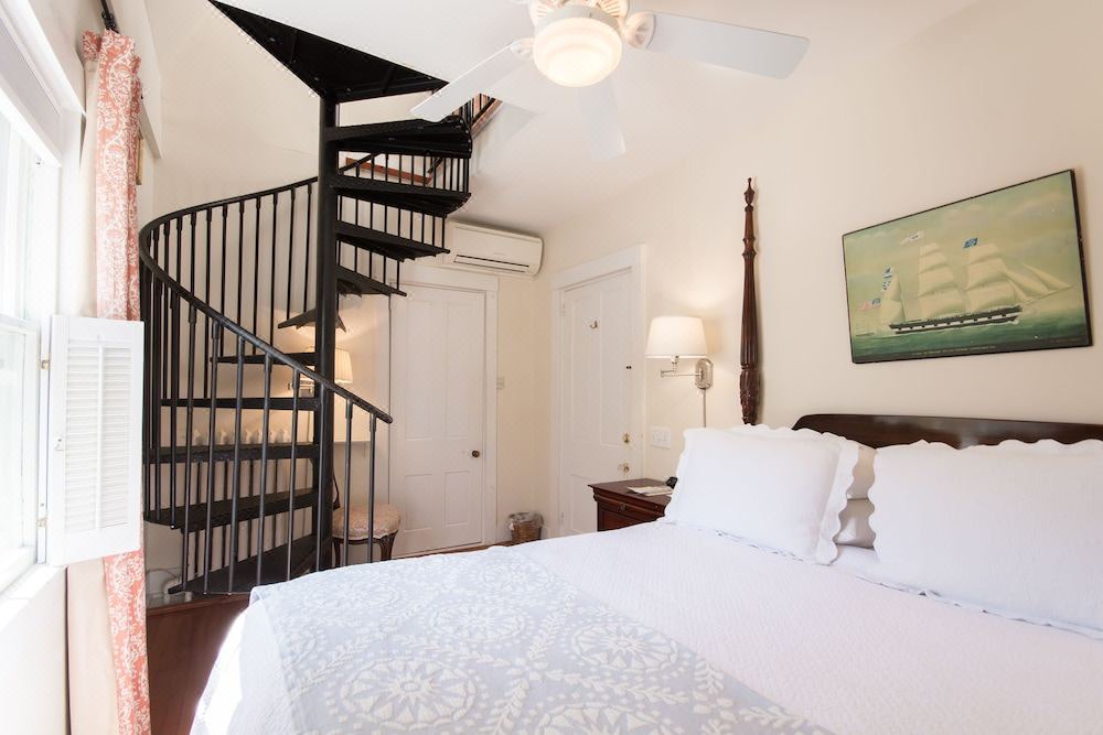 Photo of Bedroom in Top of the Hill