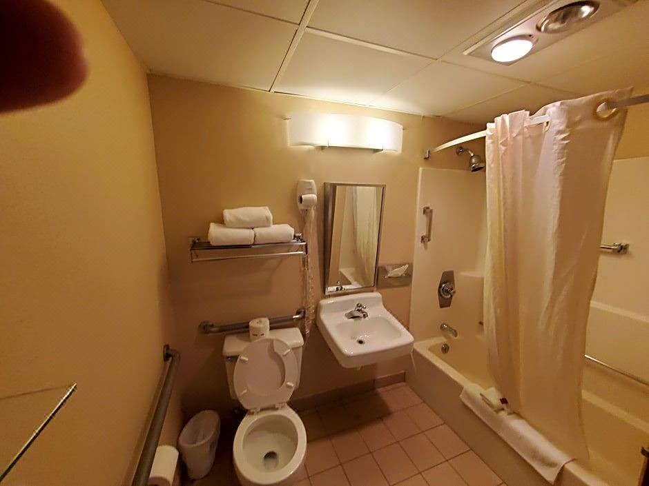 Photo of Bathroom in Conning Towers Nautilus Park