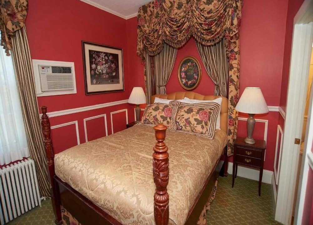 Photo of Bedroom in Top of the Hill