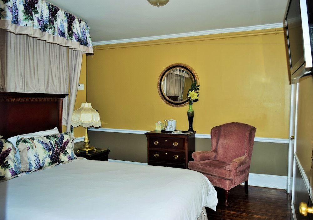 Photo of Bedroom in Top of the Hill