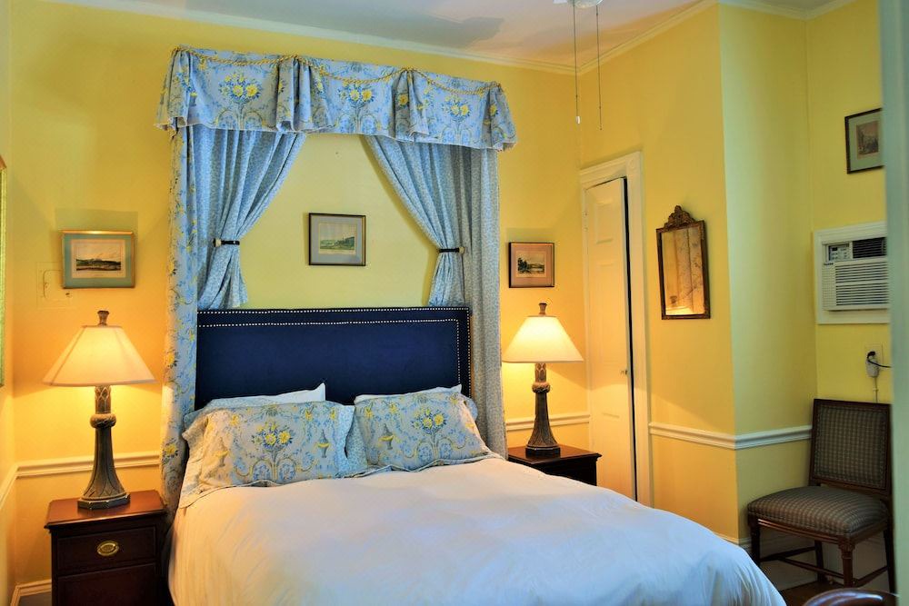 Photo of Bedroom in Top of the Hill