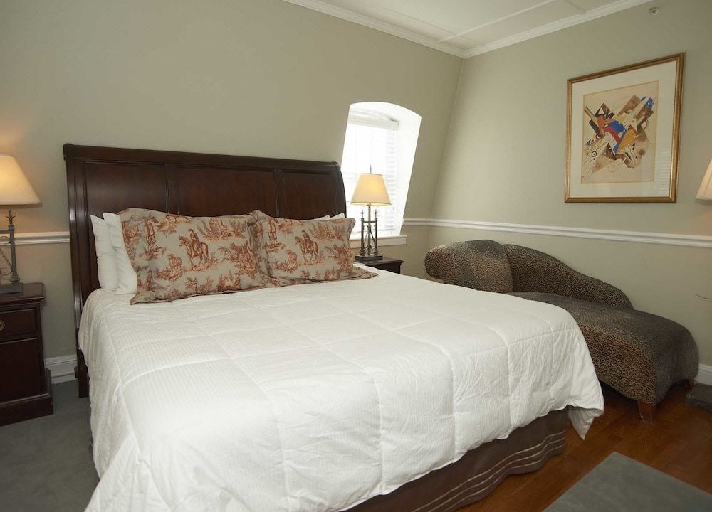 Photo of Bedroom in Top of the Hill