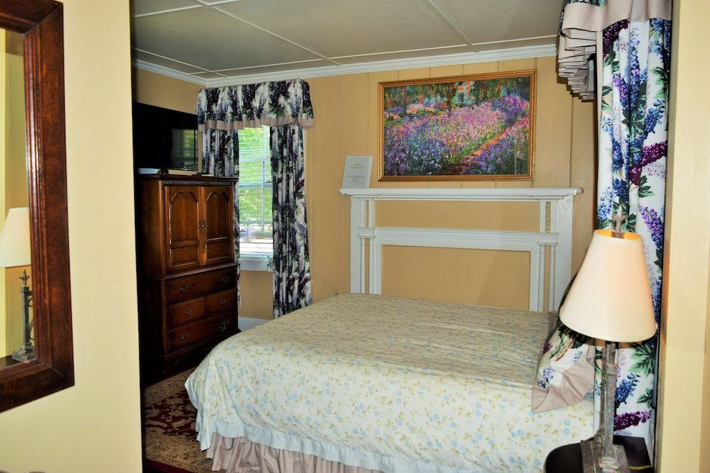 Photo of Bedroom in Top of the Hill