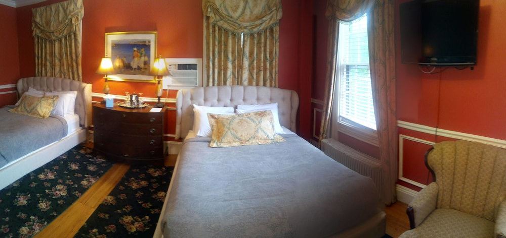 Photo of Bedroom in Top of the Hill