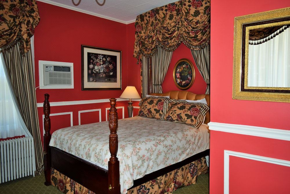 Photo of Bedroom in Top of the Hill