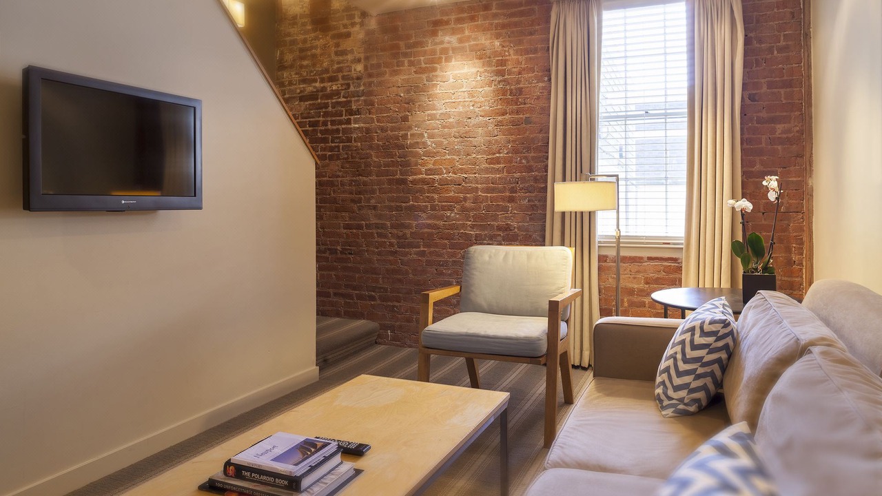 Photo of Livingroom in Historic Hill