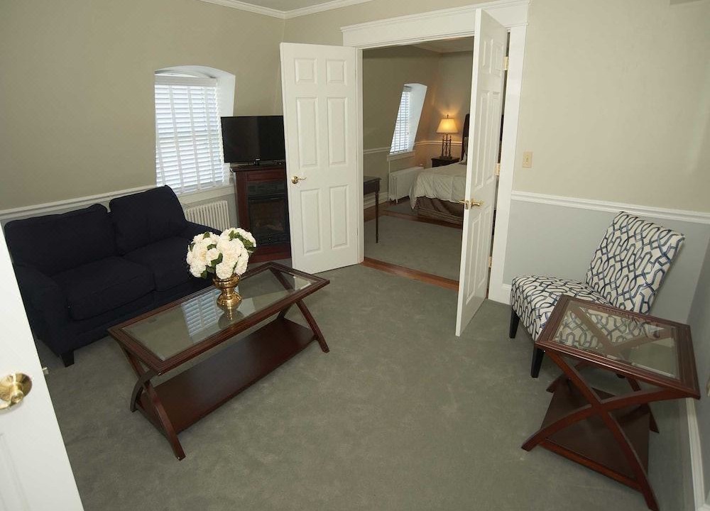 Photo of Livingroom in Top of the Hill