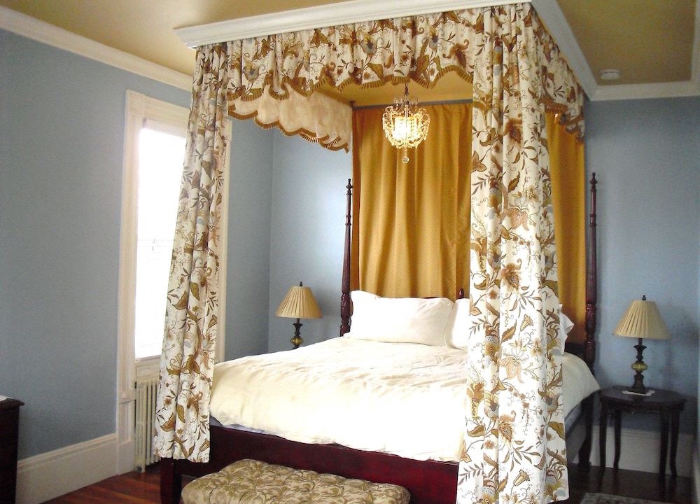 Photo of Bedroom in Top of the Hill