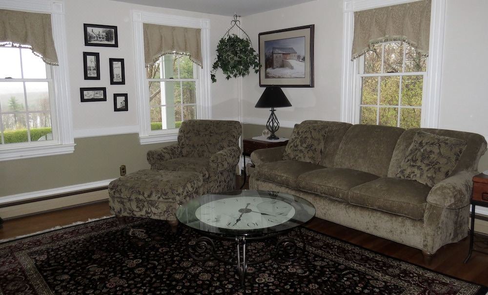Photo of Livingroom in Ashburnham