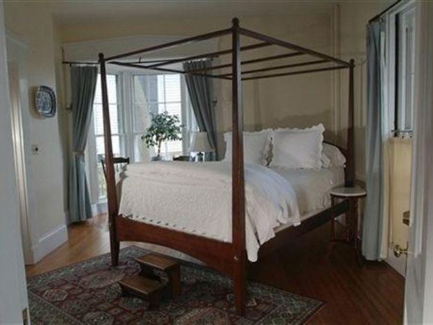 Photo of Bedroom in Top of the Hill