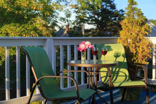 Photo of Patio Balcony in Off Broadway