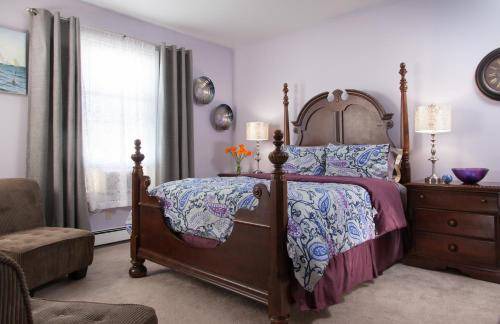 Photo of Bedroom in Off Broadway
