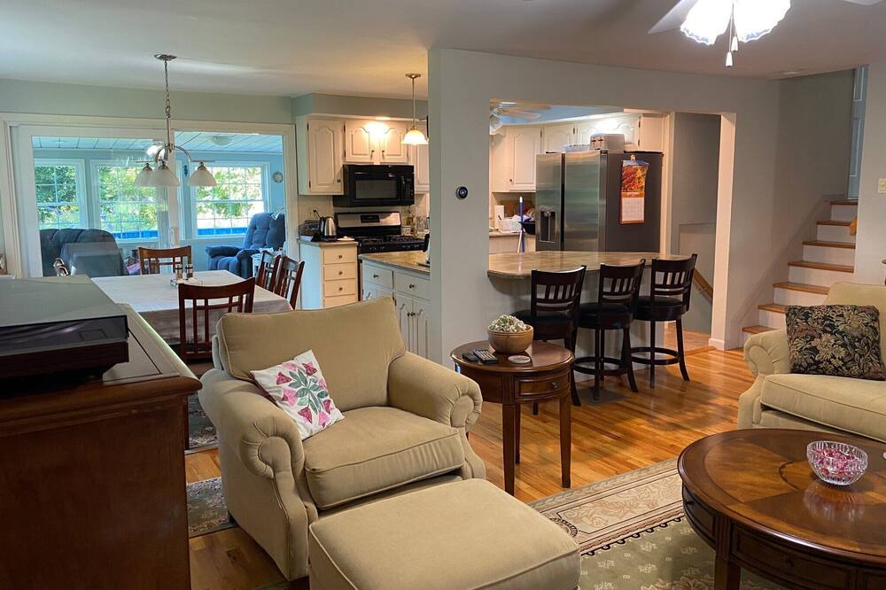Photo of Livingroom in New Haven