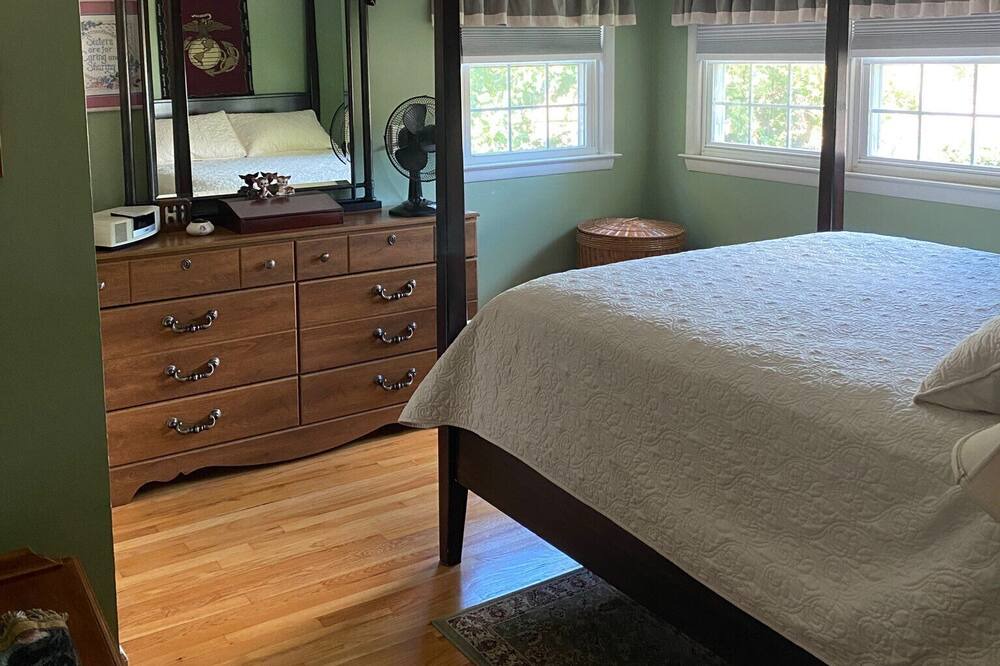 Photo of Bedroom in New Haven