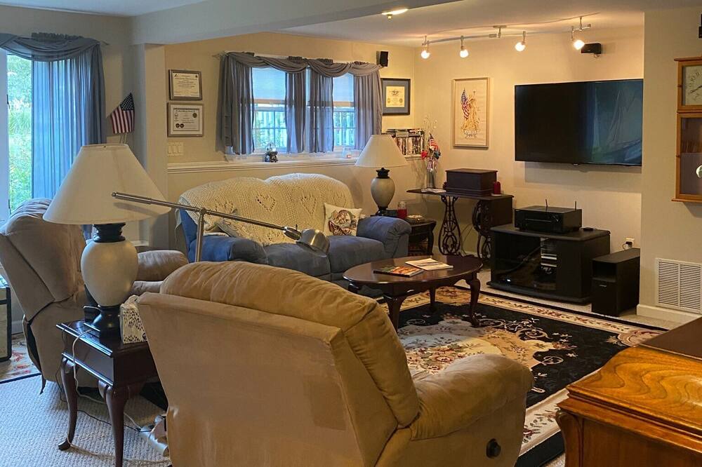 Photo of Livingroom in New Haven