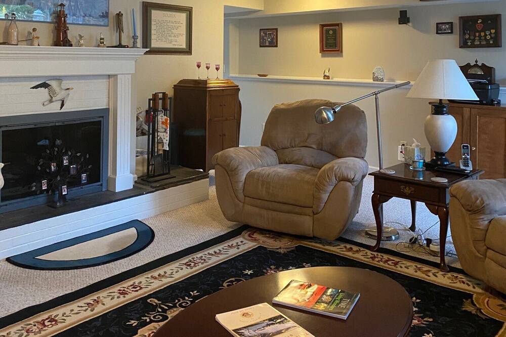 Photo of Livingroom in New Haven