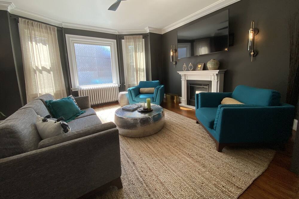 Photo of Livingroom in Top of the Hill