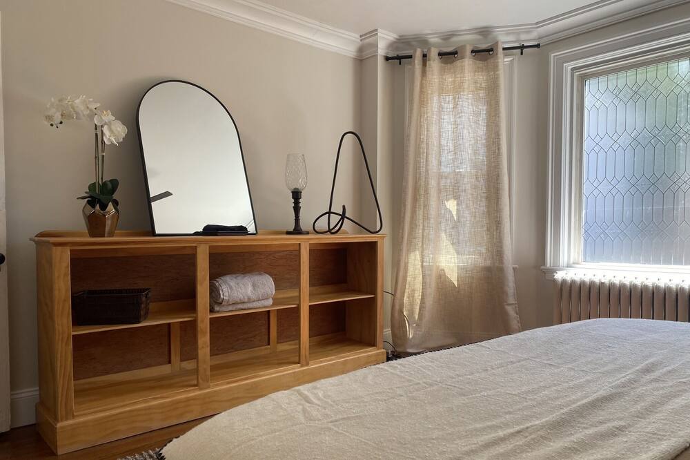 Photo of Bedroom in Top of the Hill