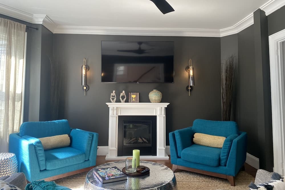 Photo of Livingroom in Top of the Hill