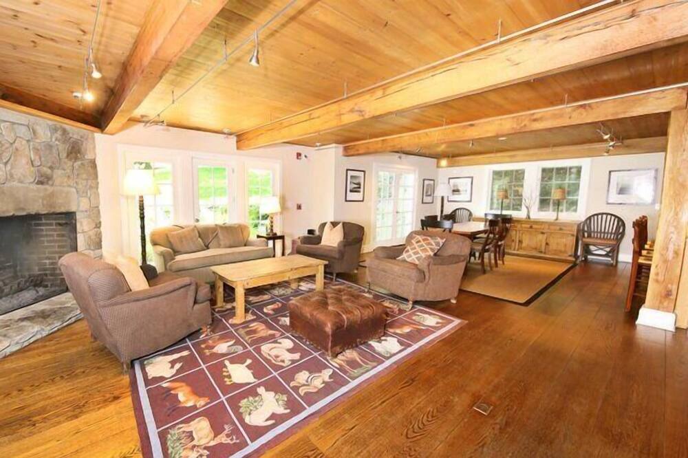 Photo of Livingroom in New Preston