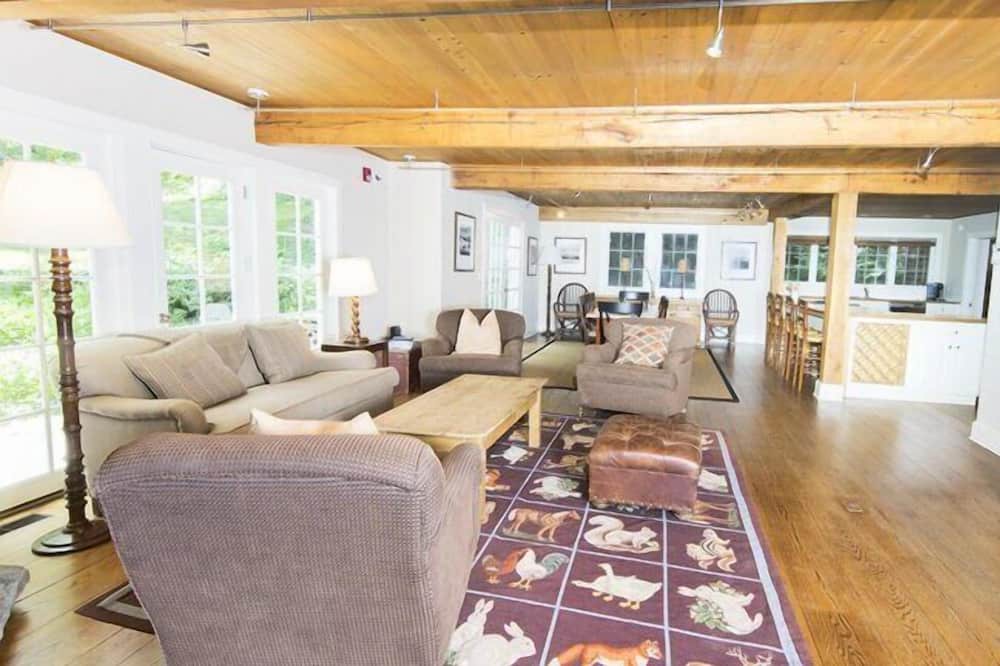 Photo of Livingroom in New Preston