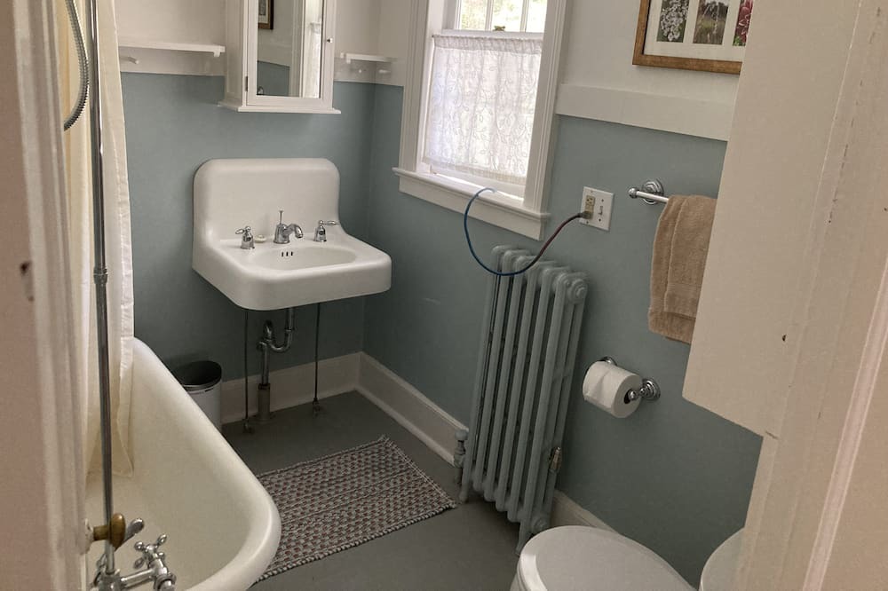 Photo of Bathroom in Redding Ridge