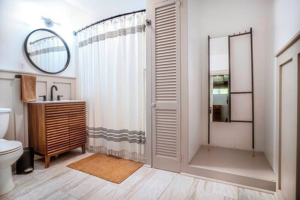 Photo of Bathroom in East Jamaica
