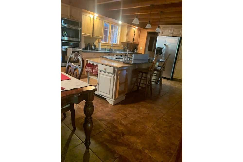 Photo of Kitchen in Cape Neddick