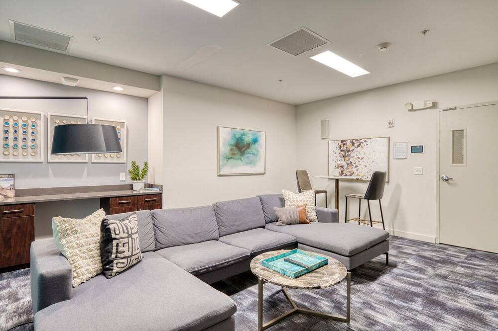 Photo of Livingroom in Commonwealth