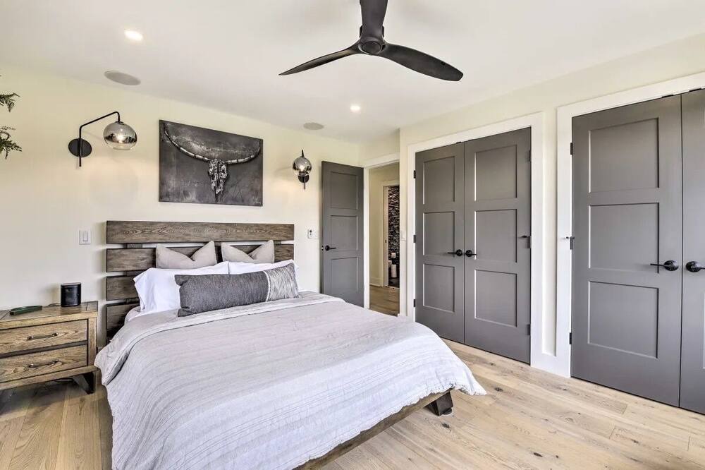 Photo of Bedroom in Greensboro Bend
