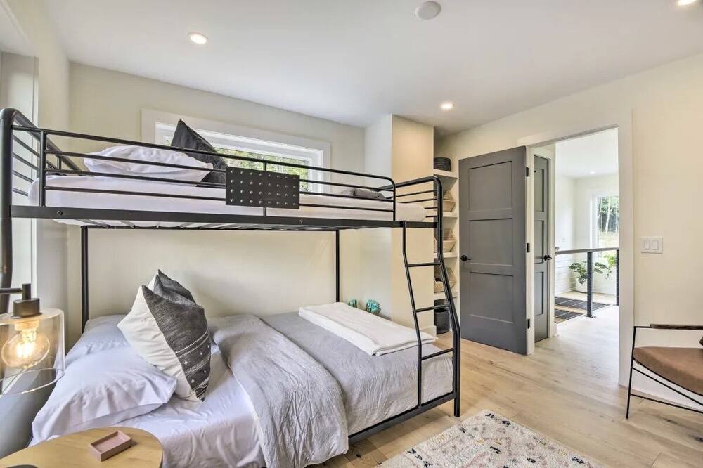 Photo of Bedroom in Greensboro Bend