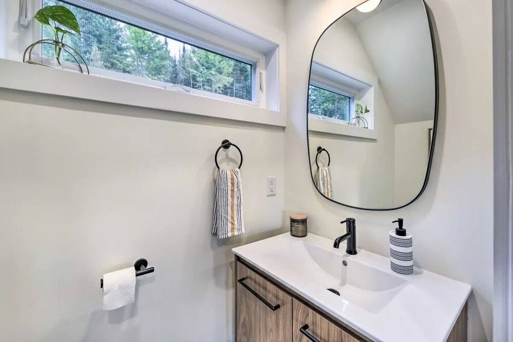 Photo of Bedroom in Greensboro Bend