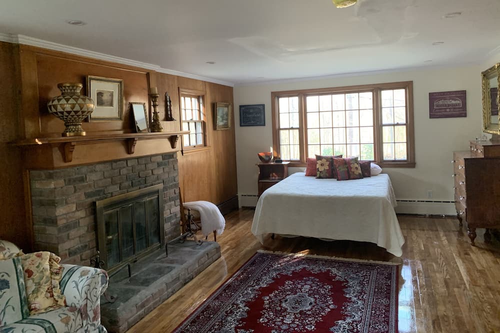 Photo of Livingroom in Lenox